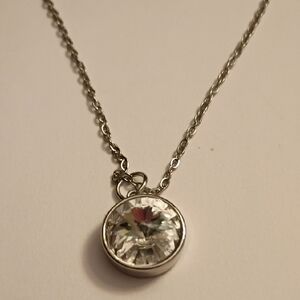 Chic Silver Chain Necklace with Crystal Pendant